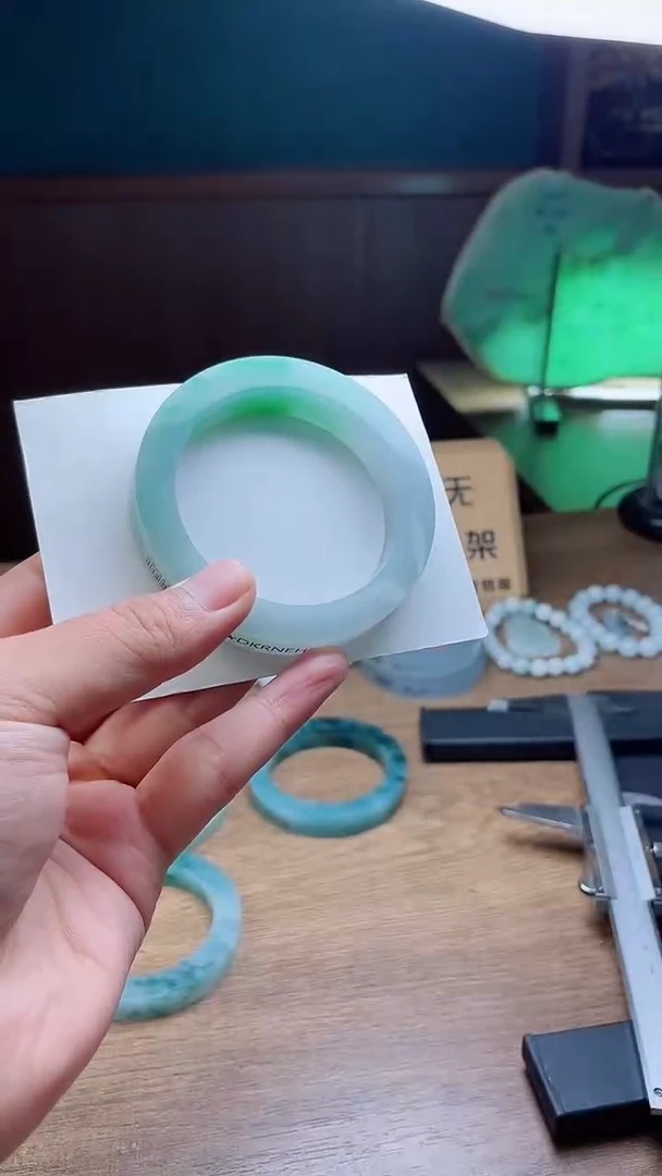 定制翡翠手镯未镶嵌保***司定制