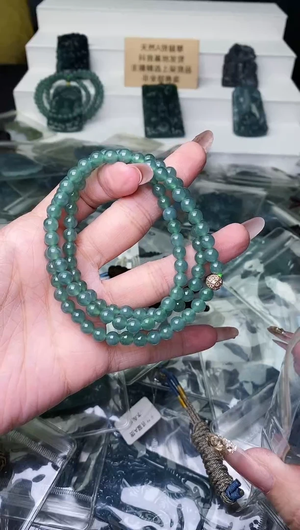 颈饰未镶嵌翡翠