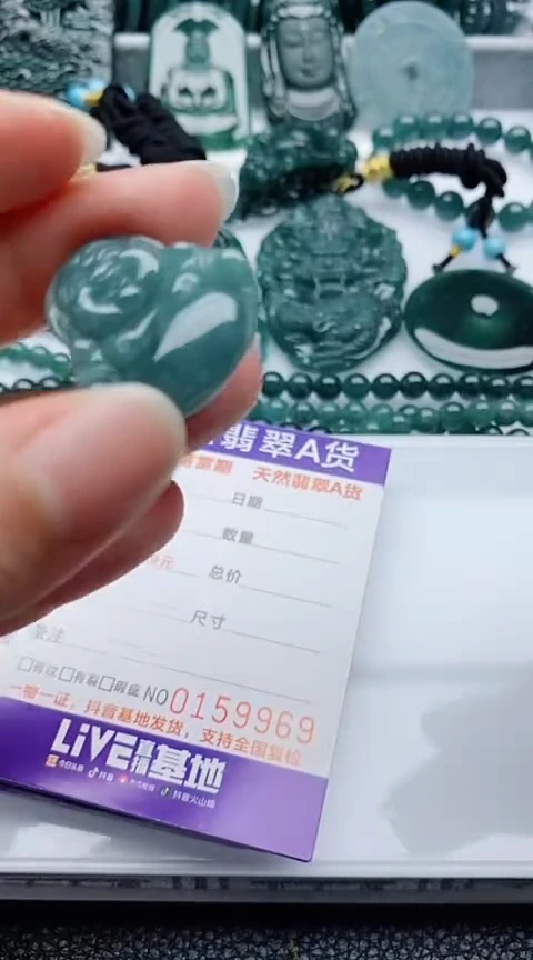 翡翠未镶嵌颈饰