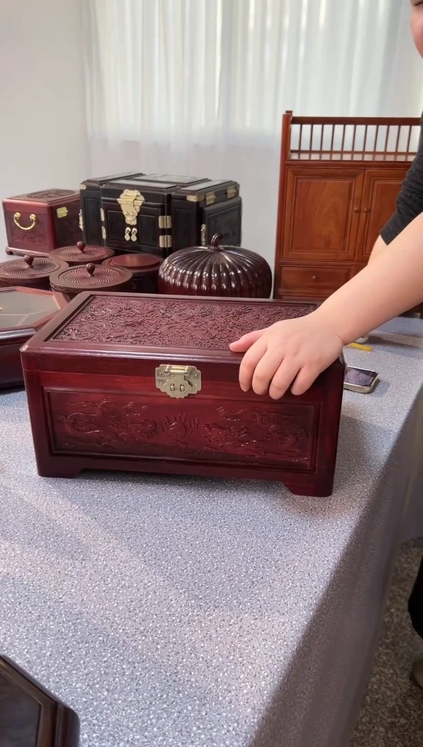 紫檀木类成套家具赞比亚血檀 九龙彩礼箱40*25*18.5