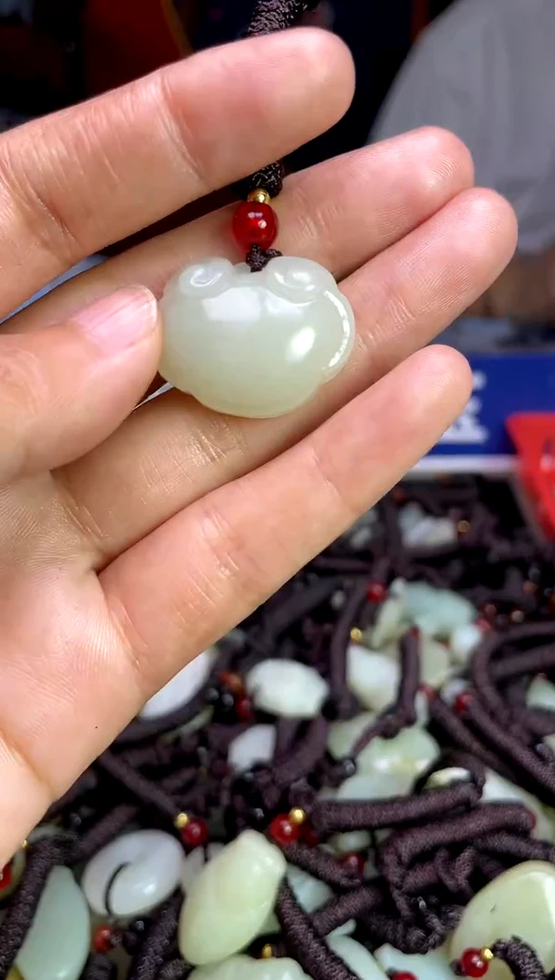 未镶嵌和田玉挂件1
