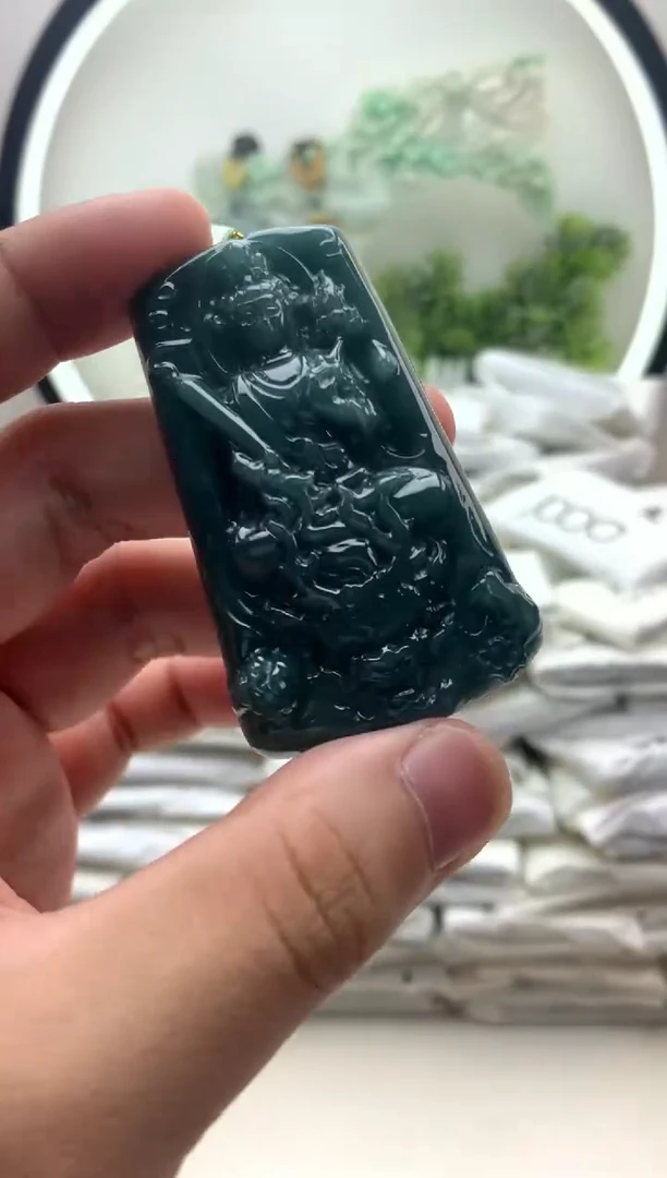 颈饰未镶嵌翡翠虚空藏