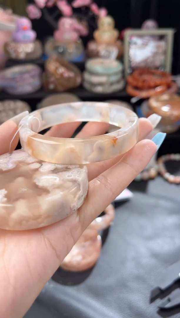 石英质玉手镯未镶嵌56