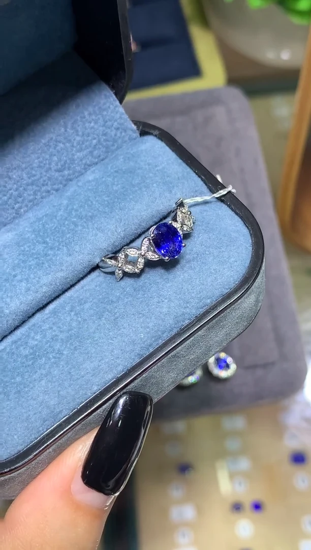 戒指蓝宝石18K金镶嵌1.2ct