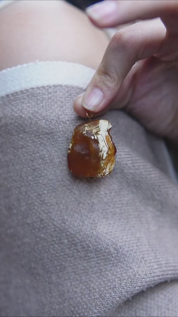 琥珀颈饰未镶嵌蜜蜡吊坠
