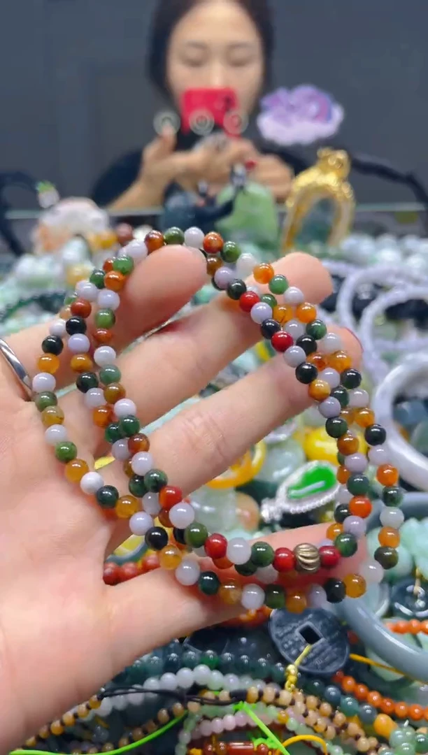 颈饰未镶嵌翡翠4MM/Q/翡翠A货，一件也是批发价