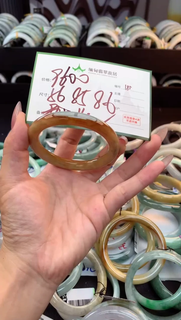 未镶嵌定制翡翠毛货需精细抛光+多人