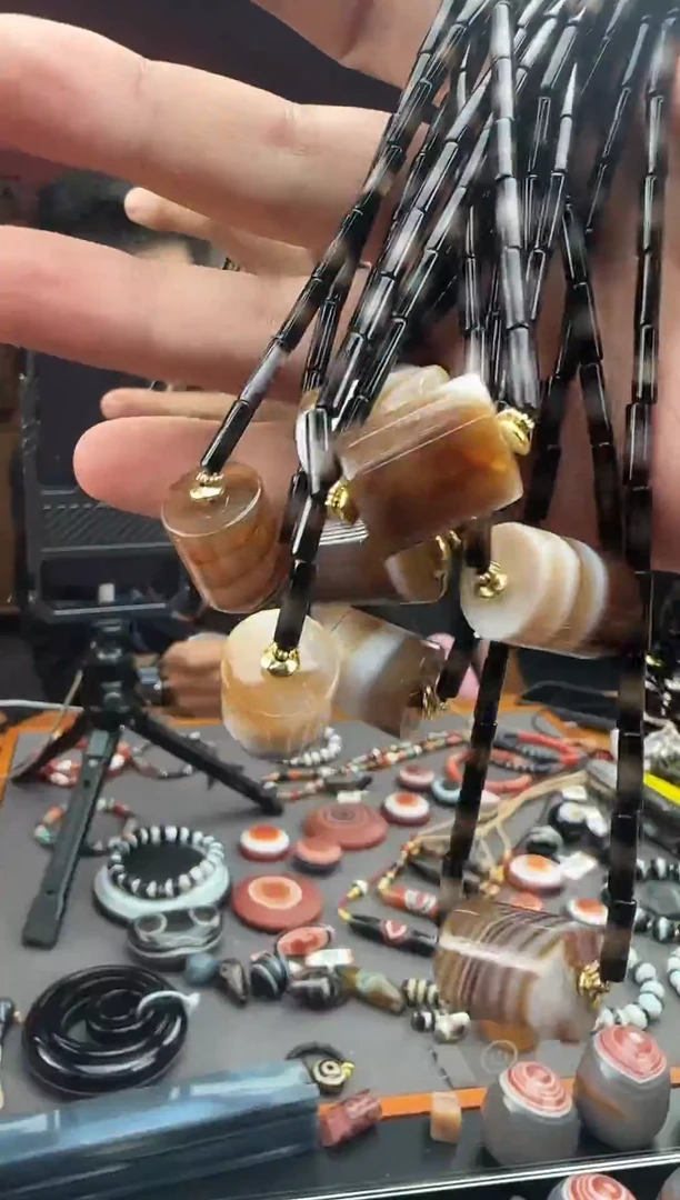 玛瑙/玉髓颈饰未镶嵌-1110 -01 天然的 颜色状态 多样性发一个