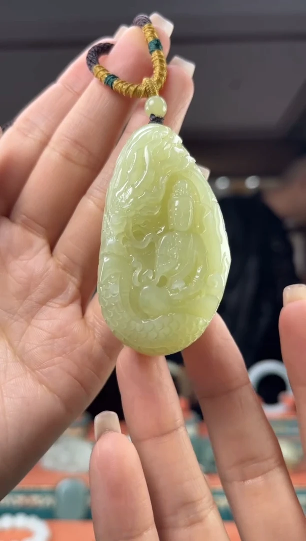 颈饰未镶嵌和田玉佩佩