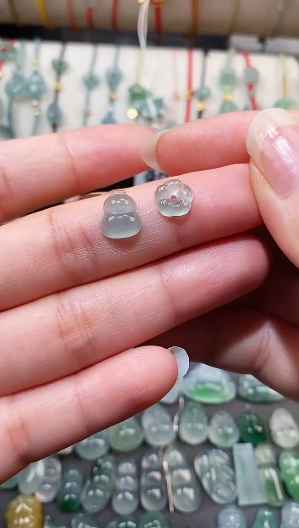翡翠散珠葫芦小花