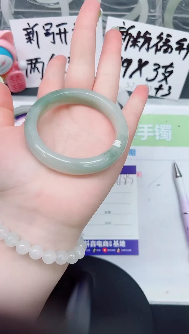 【闪购商品】石英质玉手镯未镶嵌a183