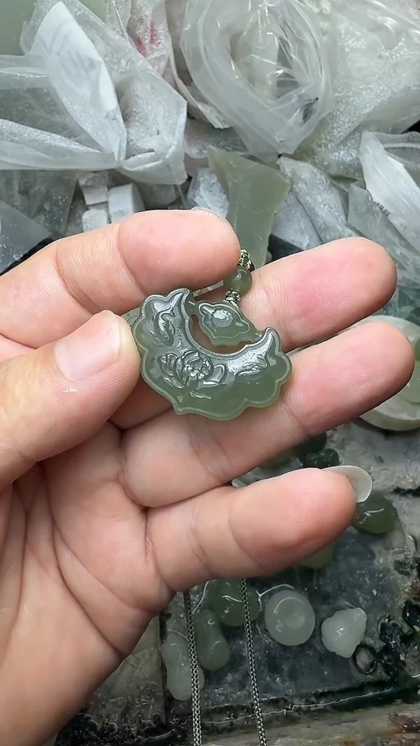 和田玉未镶嵌颈饰1