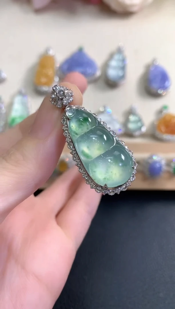 吊坠(不含链)18K金镶嵌翡翠秋日珠宝w137