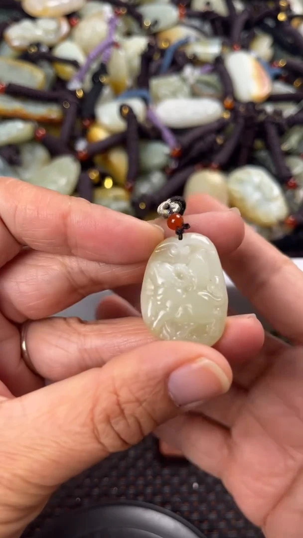 【闪购商品】和田玉颈饰未镶嵌多样性发货没有证书拍一发一有瑕