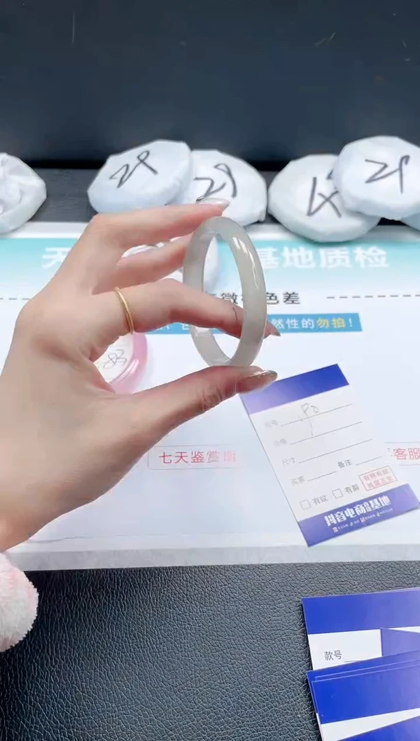 【闪购商品】石英质玉手镯未镶嵌 11J190-52