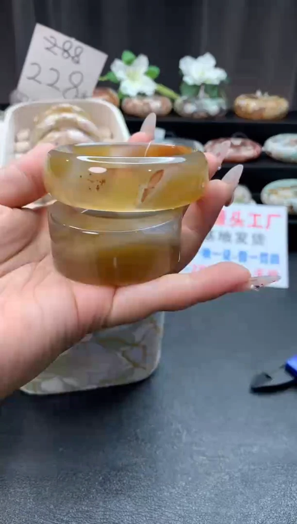 未镶嵌手镯石英质玉（53-54圈口）赠送镯心