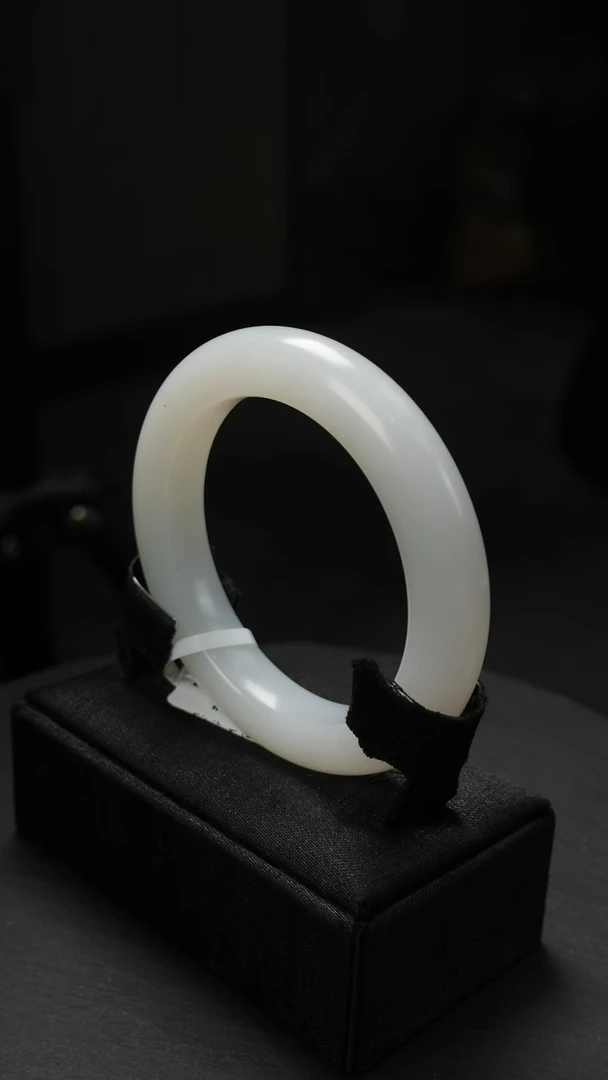 未镶嵌手镯和田玉芭莎老料手镯54圈