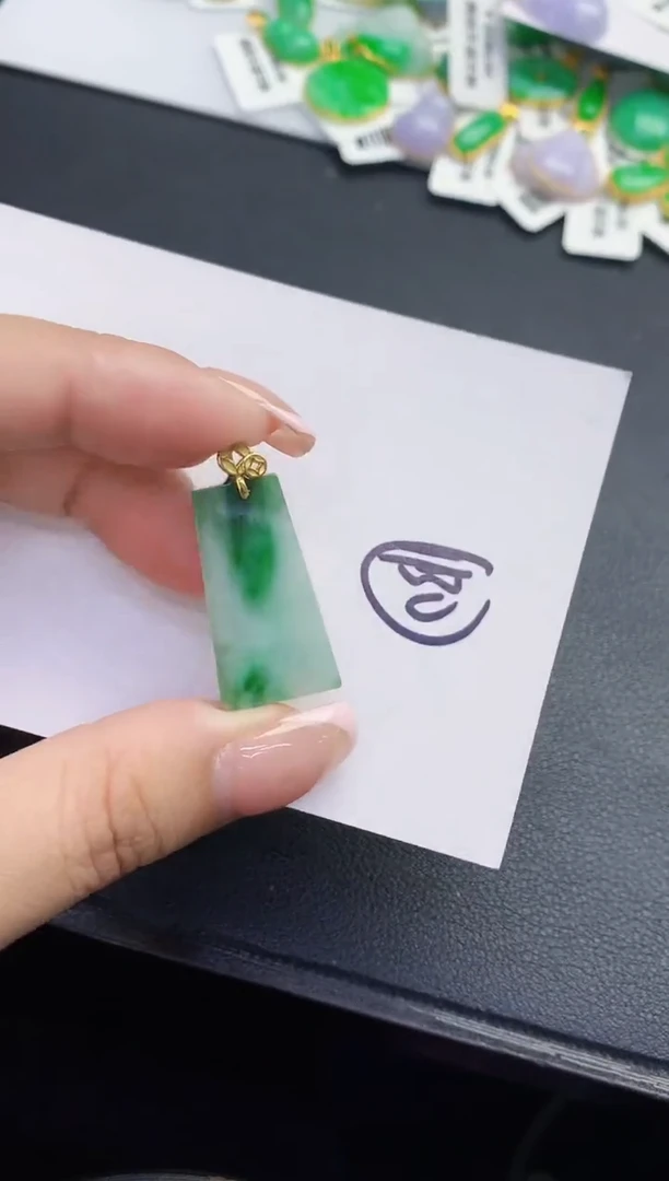 翡翠未镶嵌颈饰缅甸天然翡翠A货