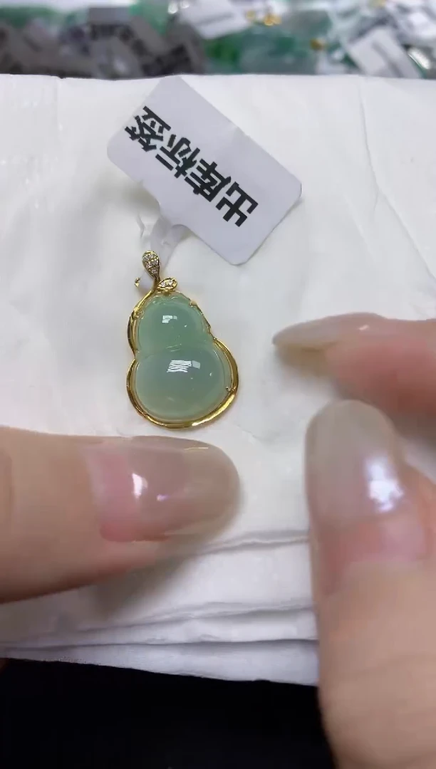 翡翠18K金镶嵌颈饰天然缅甸翡翠A货