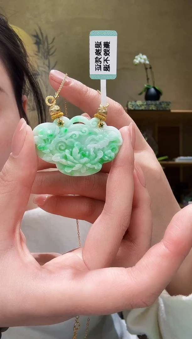 颈饰未镶嵌翡翠吊坠