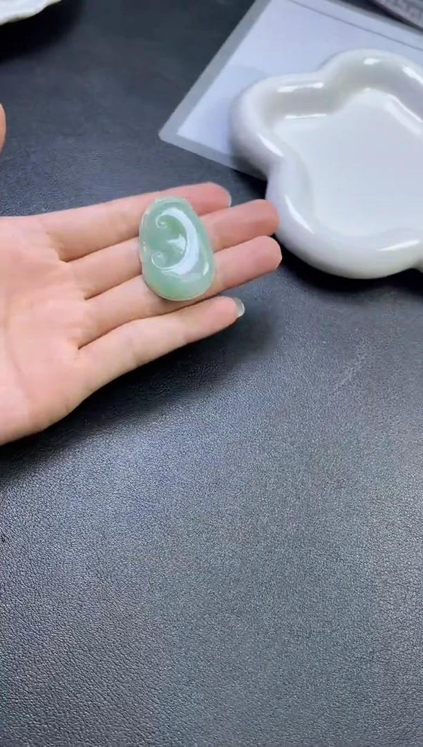 翡翠未镶嵌颈饰用****5如意一个