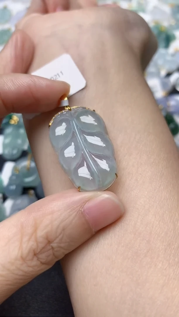 颈饰18K金镶嵌翡翠天然缅甸A货翡翠