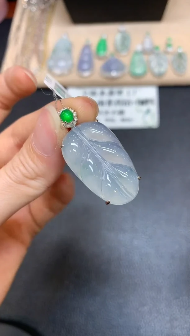 【闪购商品】翡翠颈饰18K金镶嵌树叶【无服务费