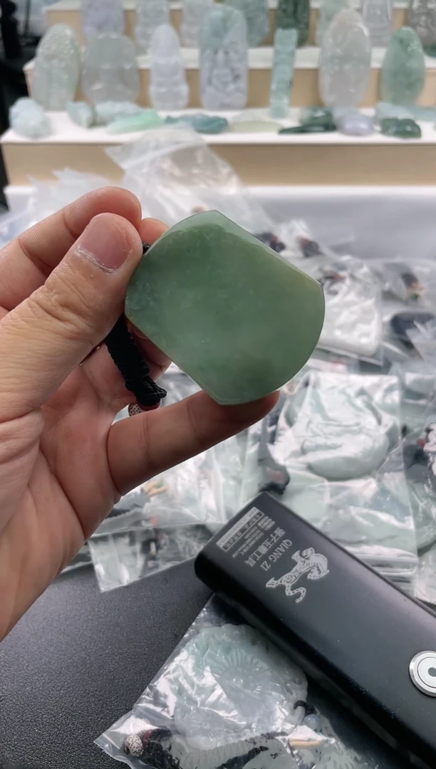 翡翠未镶嵌颈饰..../5/24/ 112