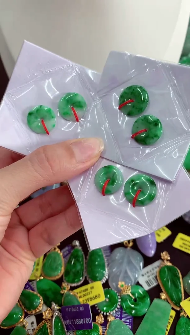 翡翠未镶嵌吊坠(不含链)多样性发货发其中一件