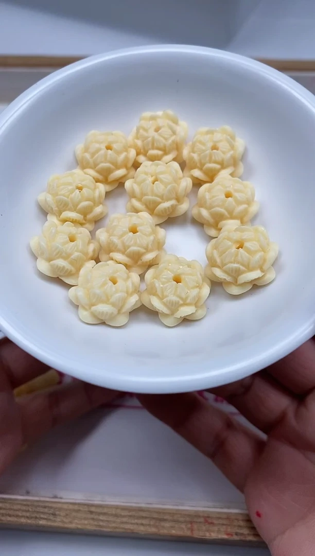 未镶嵌拼合珍珠（马贝珠）散珠A1705 牙 牙果立体莲花 3个8.8元