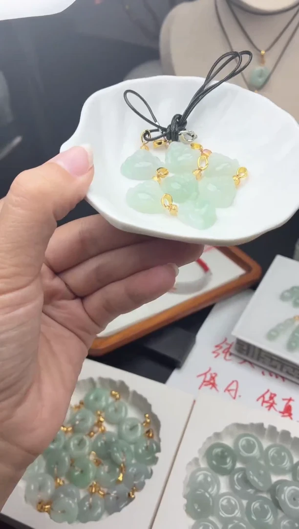 翡翠未镶嵌颈饰A03【多样性发其一】