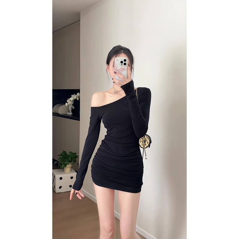 御姐斜肩皱褶包臀短裙女辣妹纯欲风性感气质修身显瘦长袖连衣裙潮