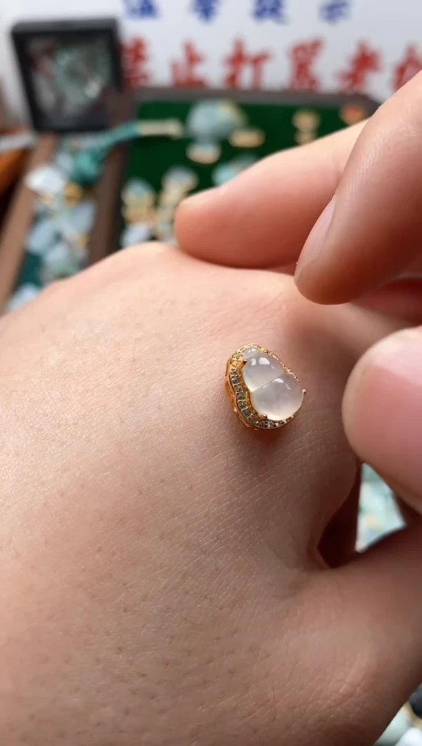 【闪购商品】翡翠颈饰未镶嵌哥哥