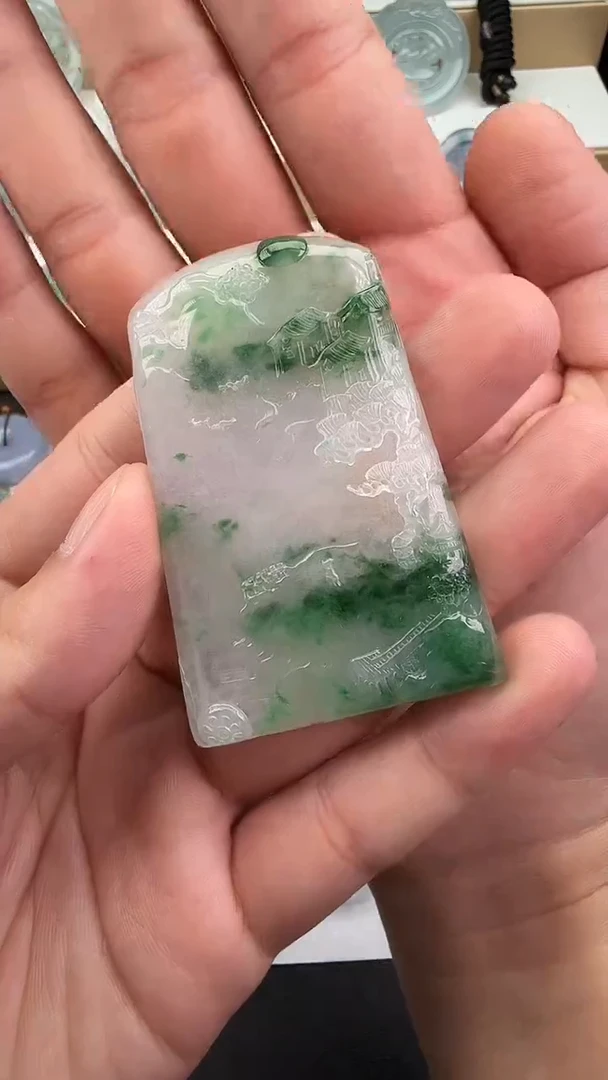 翡翠未镶嵌颈饰挂件