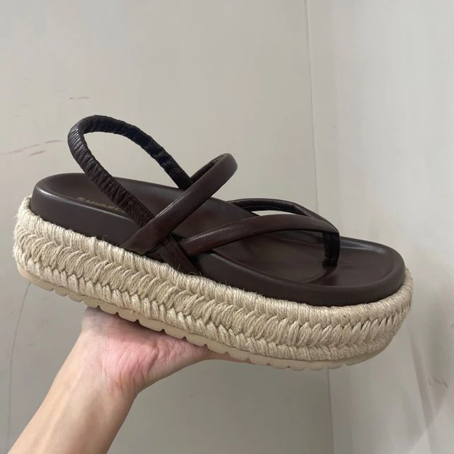 诗歌兰女鞋2025夏季新款真皮时尚编织厚底休闲沙滩凉鞋29-006