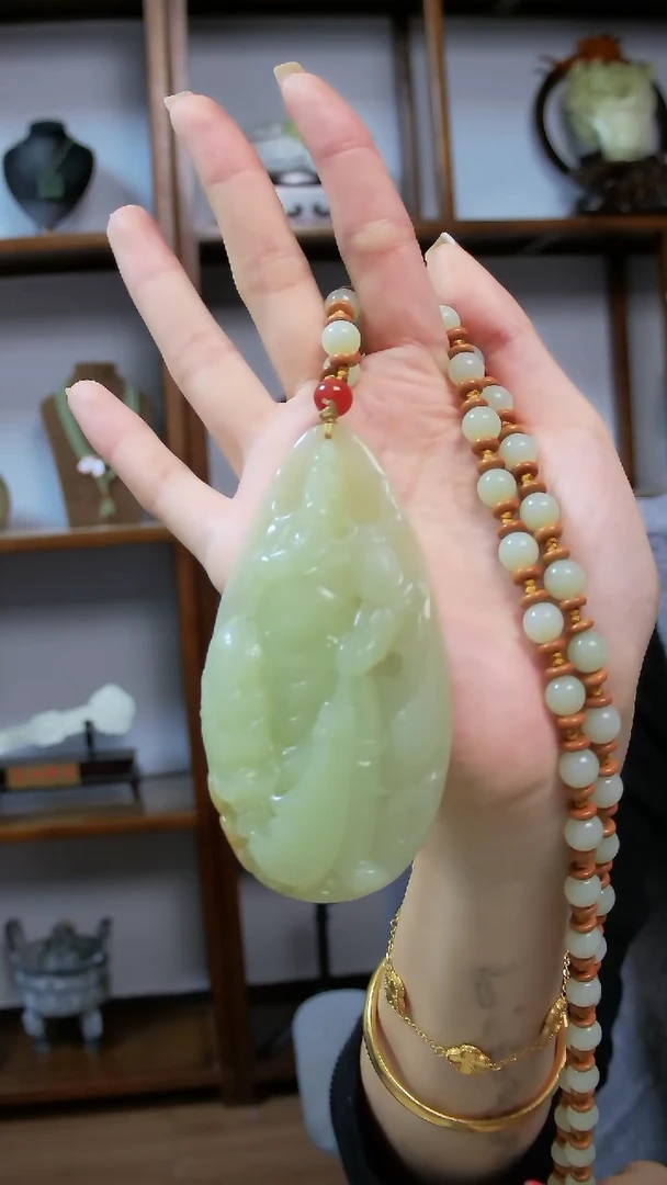 颈饰未镶嵌和田玉关公