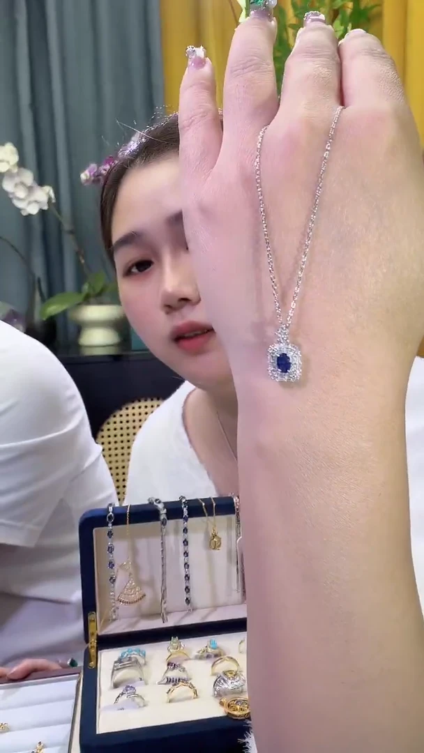 颈饰蓝宝石银S925镶嵌蓝宝石项链