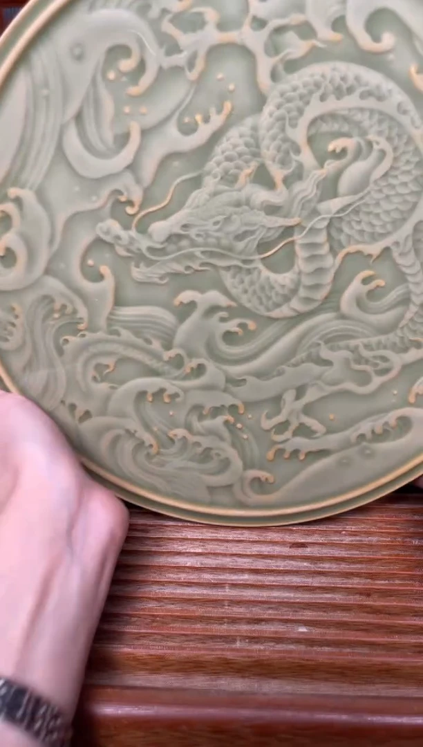 其他耀州窑橄榄绿龙纹干泡台 微瑕