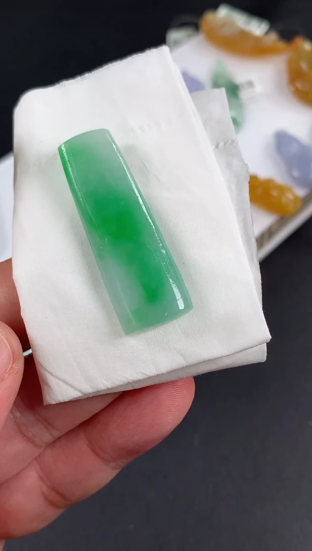 未镶嵌定制翡翠小**r翡翠