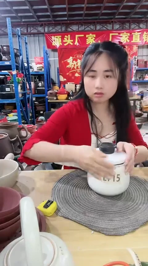 715瑕疵白色奶锅色差带盖