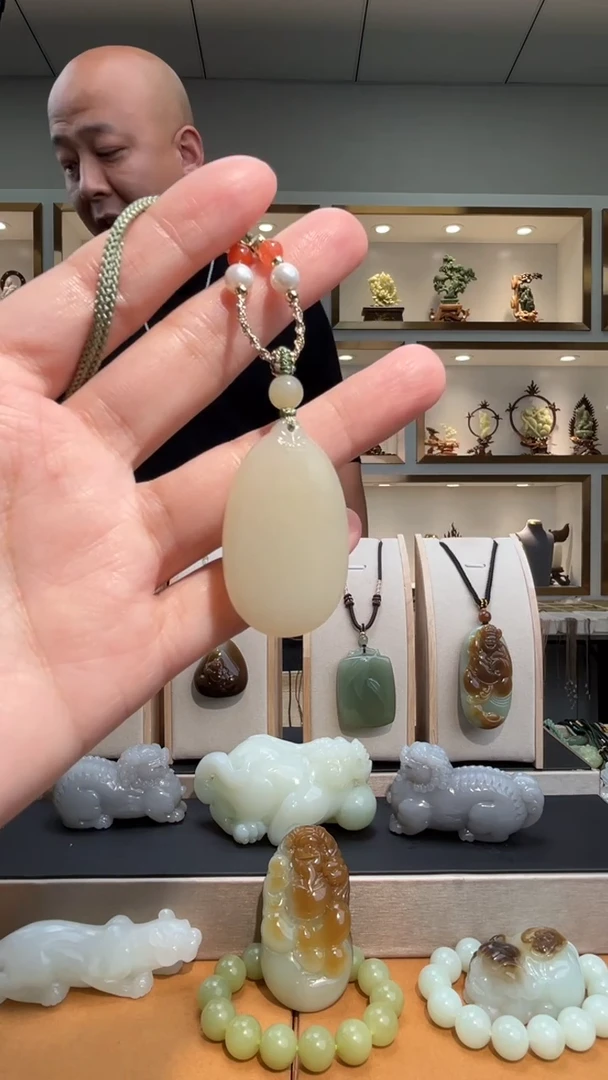 颈饰未镶嵌和田玉1