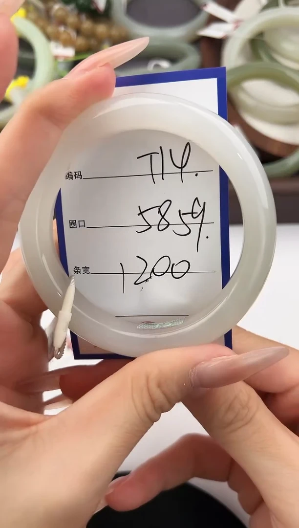 未镶嵌手镯和田玉14颜色微差无瑕疵