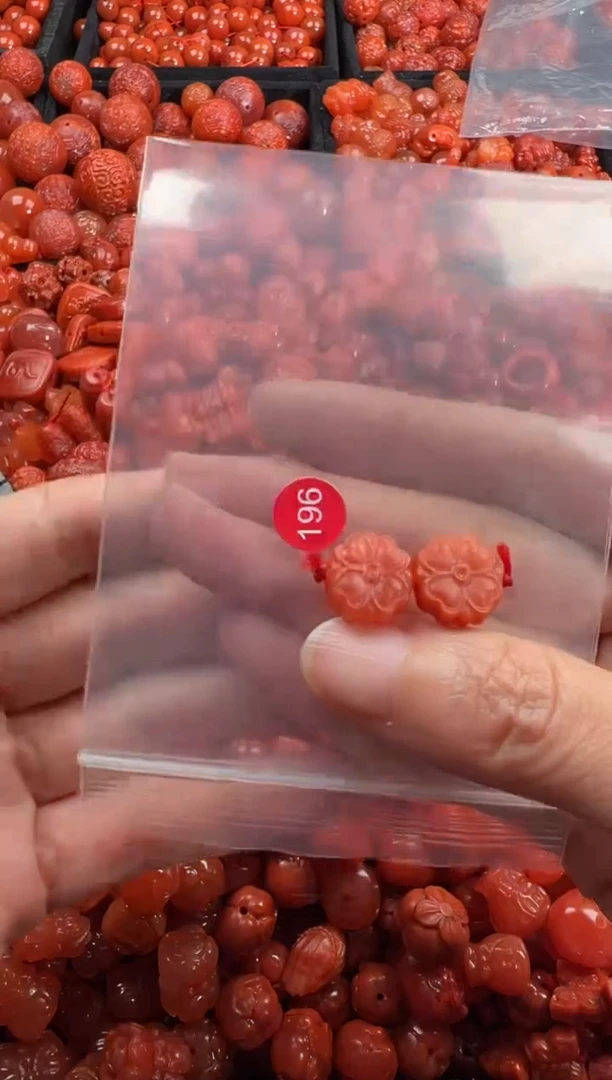 南红玛瑙未镶嵌颈饰1