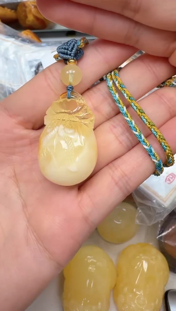 裸石琥珀未镶嵌如图