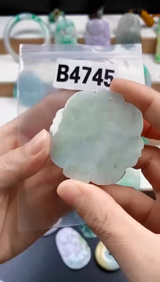 颈饰未镶嵌翡翠天然翡翠吊坠挂件
