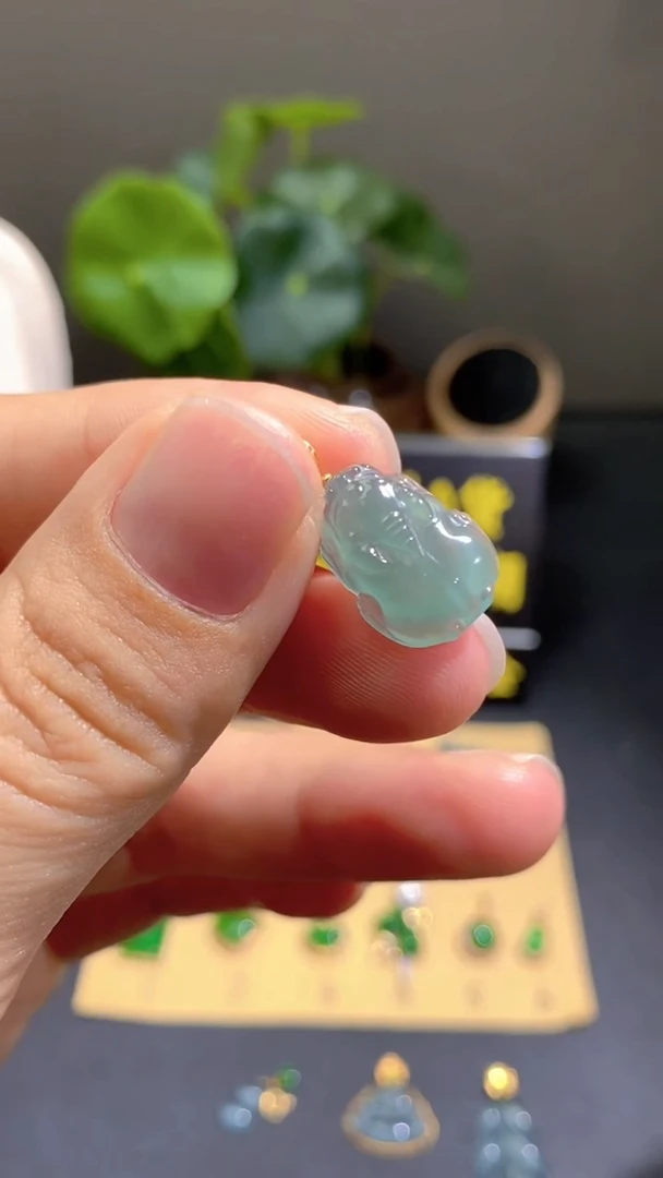 颈饰18K金镶嵌翡翠翡翠A货