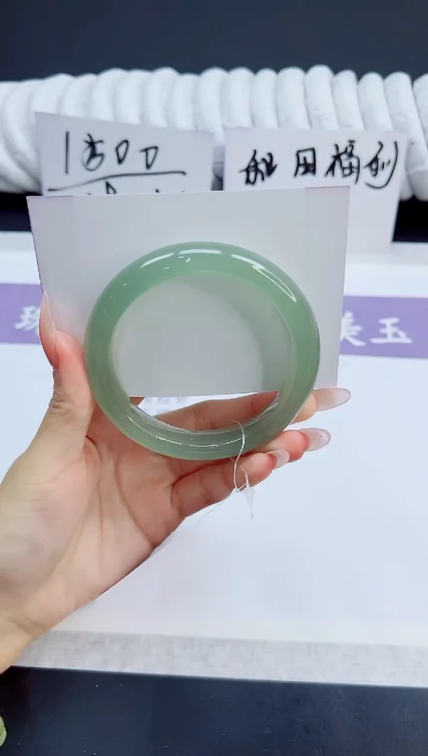 未镶嵌手镯石英质玉122/60.1DL