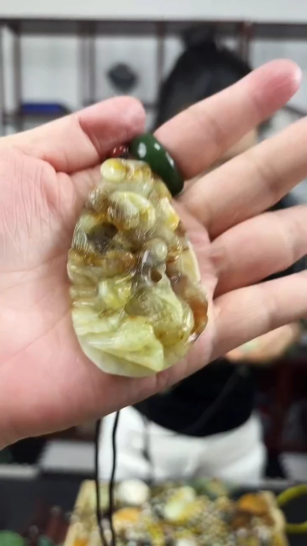 未镶嵌岫玉颈饰1