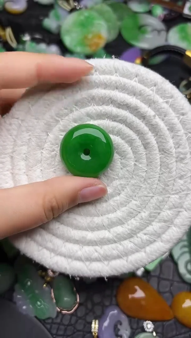 颈饰未镶嵌翡翠缅甸翡翠吊坠