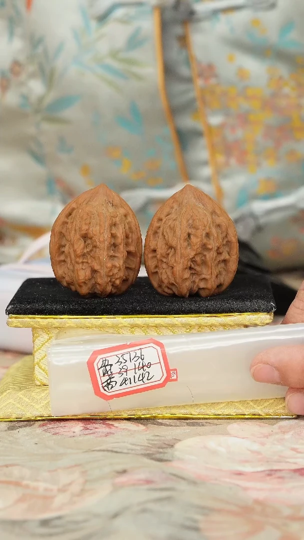 【闪购商品】文玩核桃把件赤龙鸡心